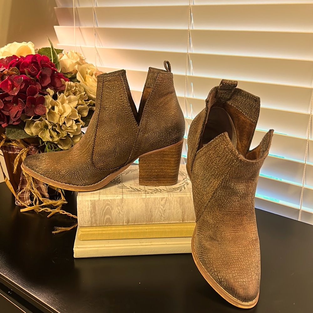 Not Rated heeled booties